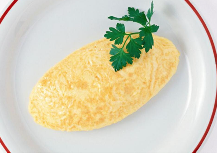 Brocoli y coliflor con tortilla francesa y guisantes.